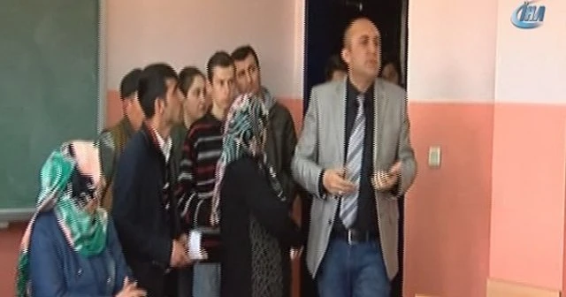 Sandık başkanından İHA ekibine engel