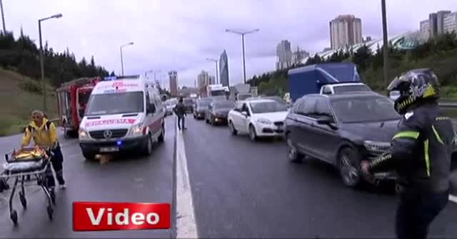 TEM Otoyolunda sıkışmalı trafik kazası: 1 yaralı