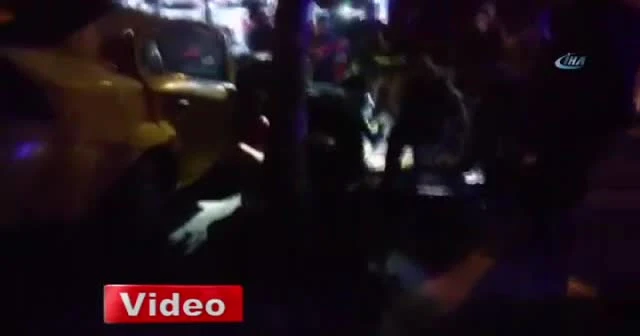Ticari taksi direğe çarptı: 2’si ağır 4 yaralı