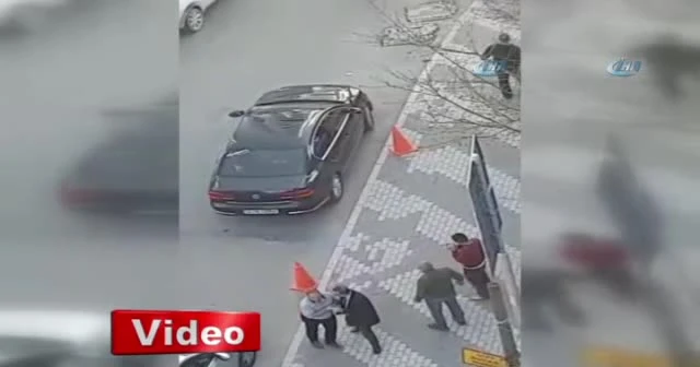 Trafikte tekme tokat kavga!