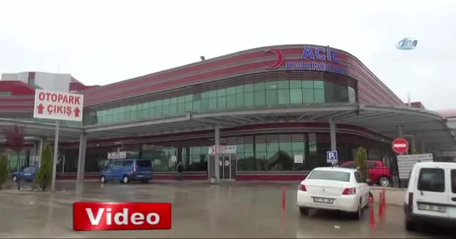 Yabancı uyruklu öğrencileri taşıyan minibüs devrildi: 15 yaralı