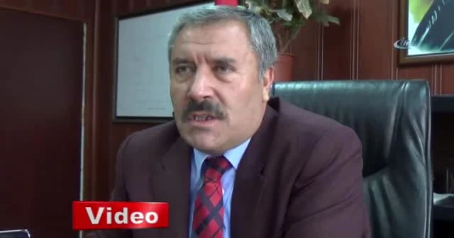 2 metrelik yılan 12 köyü karanlıkta bıraktı