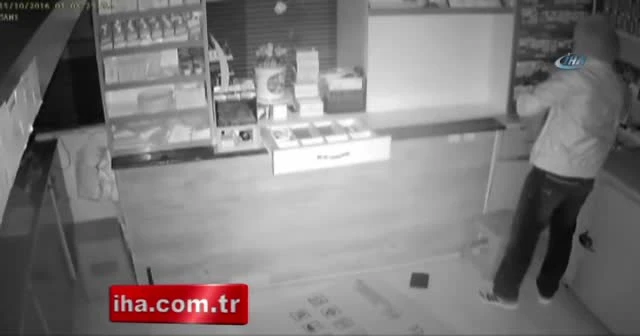 Bursa'da şaşkın ve acemi hırsızlar kameraya böyle yakalandı...