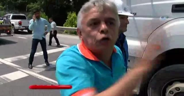 Eyüp’te hafriyat kamyonu kazası, vatandaşlar birbirine girdi