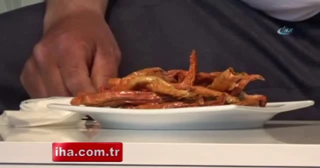 Gözleri yaşarana kadar acı yediler