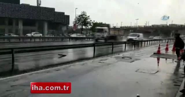 İstanbul'da sağanak yağış! Vatandaşlar zor anlar yaşadı