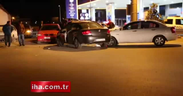 Kadın sürücünün kullandığı otomobile iki araç birden çarptı