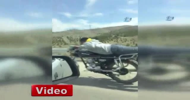 Kendisini ip cambazı sandı, trafikte dehşet saçtı