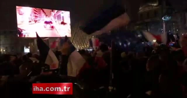 Macron’un sembol dolu kutlaması
