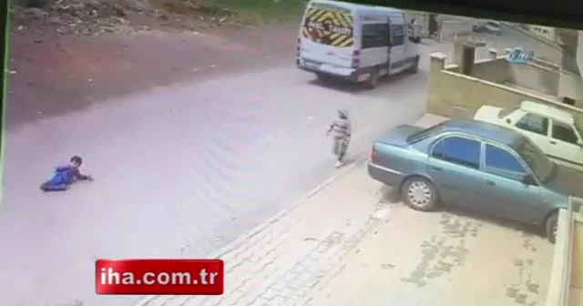 Minik çocuğun inanılmaz kurtuluşu