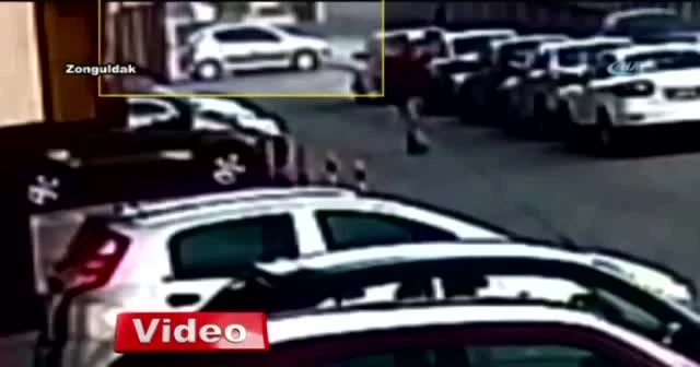 Motosiklet sürücüsü havada takla attı
