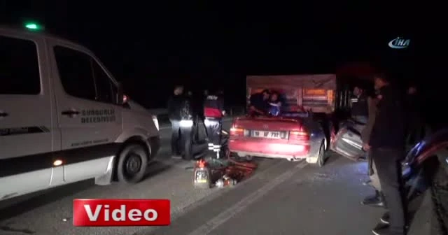 Otomobil tırın altına girdi