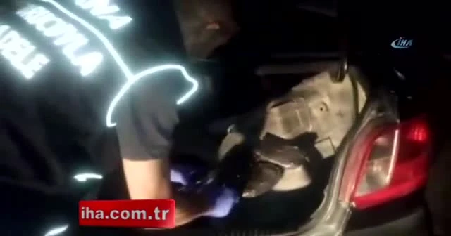 Otomobilin zulasında 2 kilo esrar ele geçirildi