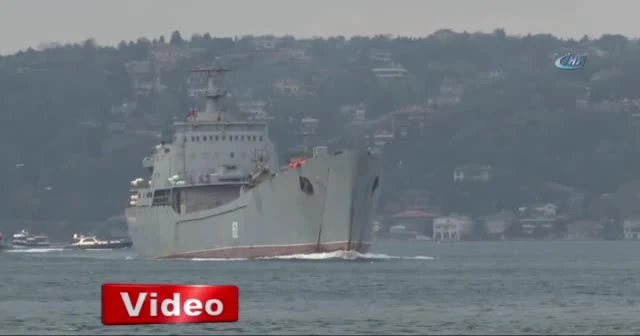Rus savaş gemisi İstanbul Boğazı’ndan geçti