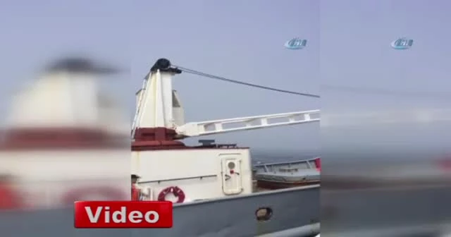 Rus savaş gemisinin mürettebatının kurtarılma anları kamerada