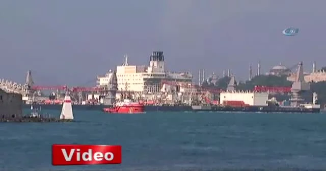 Türk Akımı için gelen dev gemi, İstanbul Boğazı'nda