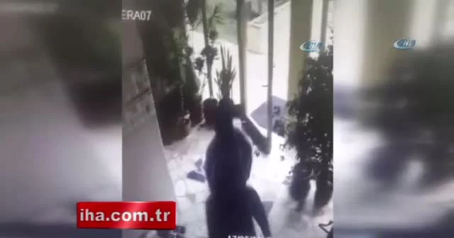 Ünlü iş adamının evine giren hırsızlar kamerada
