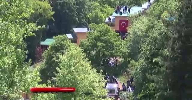 Yuvacık Barajı çevresindeki kaçak yapıları yıktırmamak için çatıya çıktılar