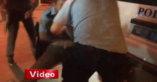 'Bomba var' diye bağırıp karakola poşet atan şahıs yakalandı