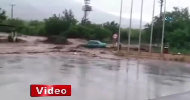 Aydın'da sağanak yağış hayatı felç etti