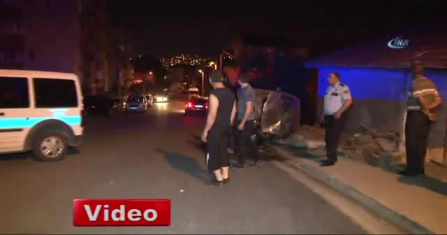 Babalarından izinsiz kaçırdıkları otomobille eve çarptılar