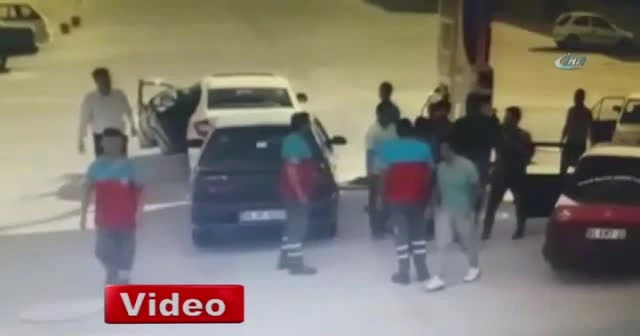 Benzin istasyonunda silahlı kavga kamerada