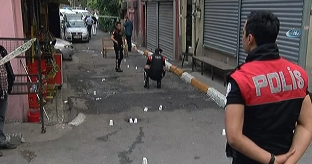 Beyoğlu'nda iki grup arasında silahlı çatışma: 3 yaralı
