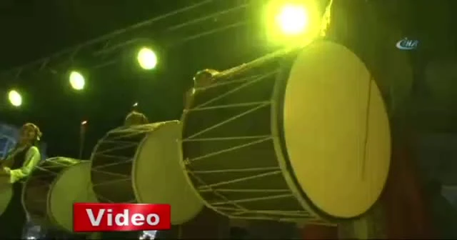Davullar çiçek açtı