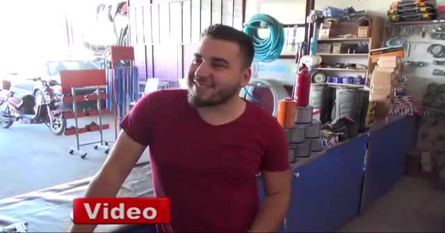 Deprem olunca tezgahın üzerinden adeta uçtu