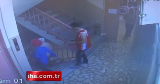 Depremde yaşanan panik anı kamerada