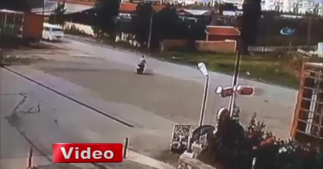 Dikkatsiz motosikletli bu kazada canından oldu