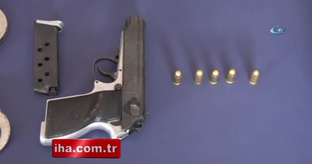 Eve yapılan baskında çamaşır makinesinden uyuşturucu çıktı