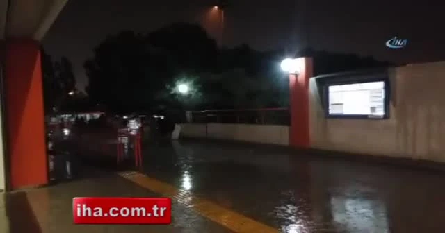 İstanbul'da sağanak yağış etkili oluyor