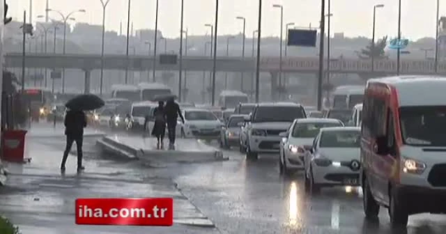 İstanbul’da yağmur hazırlıksız yakaladı