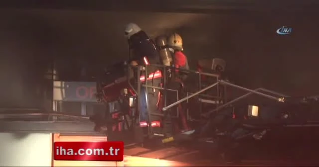 Kağıthane’de 5 katlı iş merkezi yandı