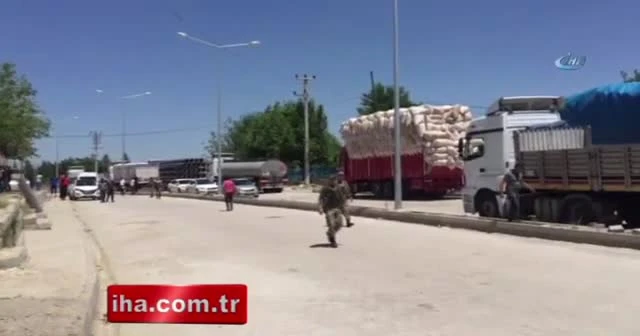 Karakol önünde araç patladı! Yaralılar var...