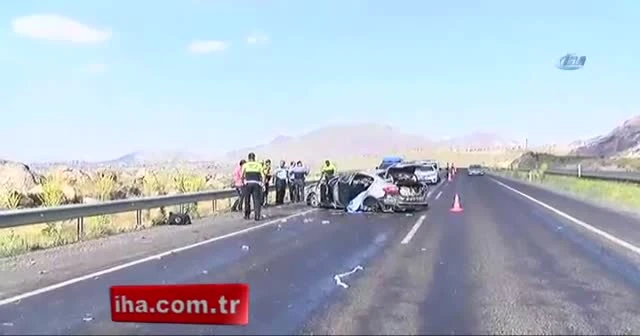 Kayseri'de feci kaza: 2 ölü 3 ağır yaralı