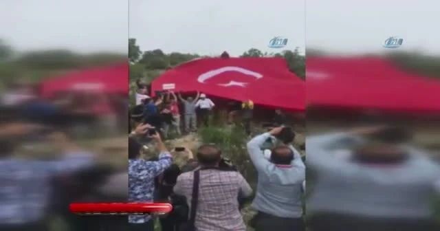 Kemal Kılıçdaroğlu yürüyüş sırasında böyle düştü