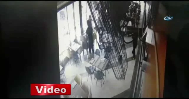 Kendisinden ayrılmak isteyen sevgilisini kurşun yağmuruna tuttu