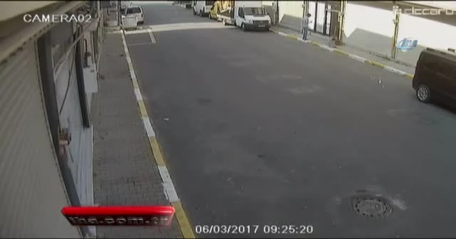 Komşusu soyulurken o eşya yüklemeye devam etti