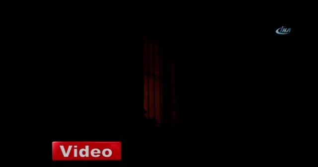 Kuşadası’nda tarihi ev alevlere teslim oldu