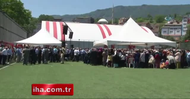 Ordu şehidini bağrına bastı