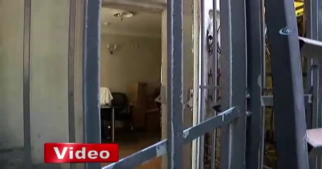 Otelin yangın merdivenine asma kilit takmışlar