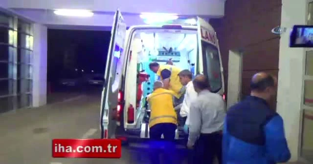 Otomobil ile hafif ticari araç çarpıştı: 1 ölü, 13 yaralı