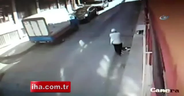 Soyguncular havaya ateş açarak kaçtı