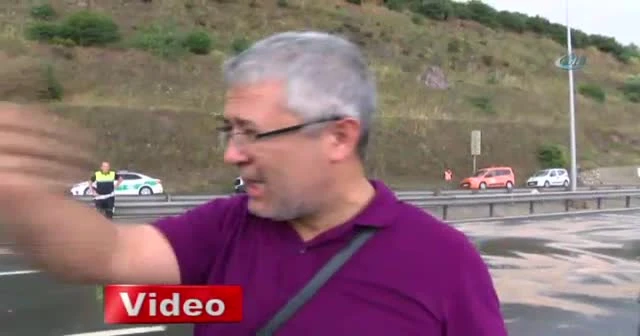 TEM otoyolunda 2 otomobil 1 tır birbirine girdi: 1 ölü 4 yaralı