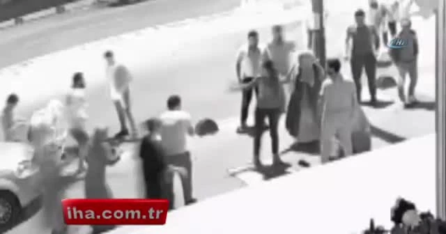 Teravihe giden kadınlara otomobil çarptı: 1’i ağır 3 yaralı