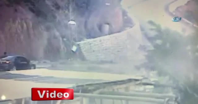 Üzerine kaya parçası düşen öğrencinin feci ölümü kamerada