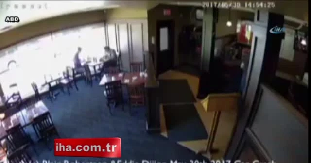 Yemek yerken aracın altında kalıyorlardı