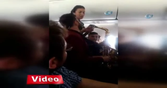 Yüksekova uçağında müzik resitali